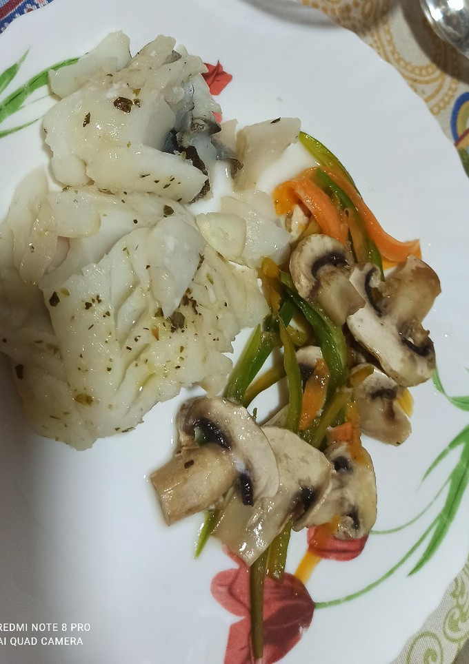 Una foto de Bacalao con verduras al papillote