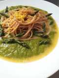 Spaghetti integrali con asparagi e bottarga di tuorlo marinato