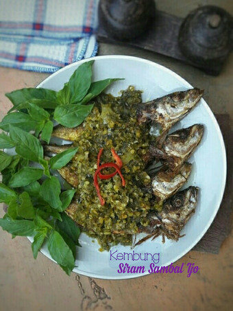 Langkah Mudah untuk Menyiapkan Kembung siram sambal ijo🐟 Anti Gagal