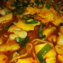 รูปของ Tteokbokki x Mie Gaga (Challenge masak gak lebih dari 20ribu)