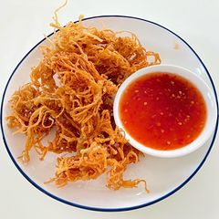 A picture of Crispy Enoki/Golden Needle Mushrooms.