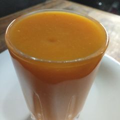 A picture of Fresh mango juice.