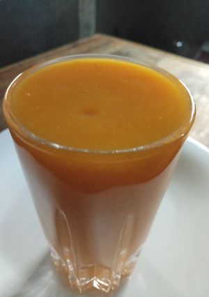 A picture of Fresh mango juice.