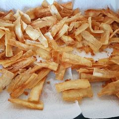 A picture of Cassava Crisps infused with Garlic.