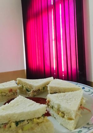 A picture of Vegetables sandwiches.
