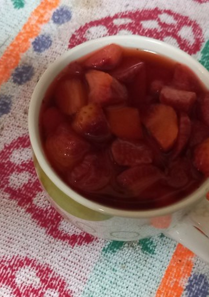 Una foto de Fresas en almíbar con azúcar y un toque de vinagre