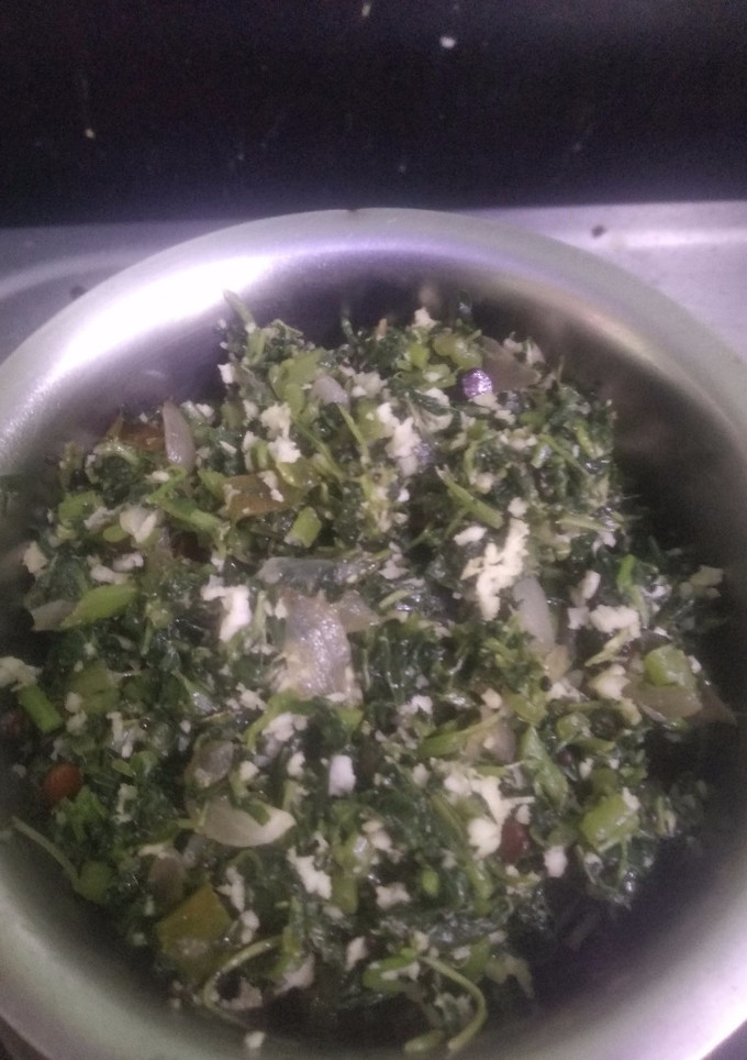 சத்து மிகுந்த சிறுகீரை பொரியல் (Sirukeerai poriyal recipe in tamil) செய்முறை முக்கிய புகைப்படம்