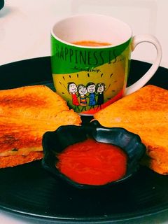 टमाटर प्याज़ सैंडविच (Tamatar pyaz sandwich recipe in Hindi) रेसिपी मुख्य फोटो