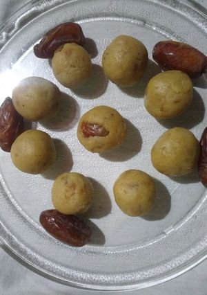 आलू खजूर लड्डू शुगर फ्री रेसिपी मुख्य फोटो