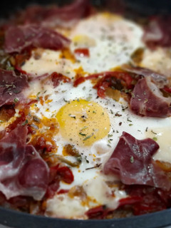 Una foto de Huevos al plato con jamón
