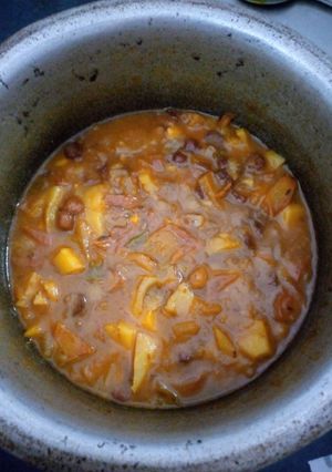 आलू और मंगोड़ी की सब्जी (aloo aur mangodi ki sabzi recipe in Hindi) रेसिपी मुख्य फोटो