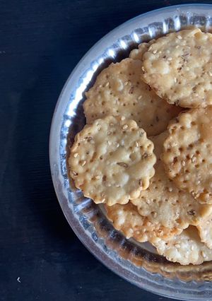 ફરાળી ફરસી પૂરી (Farali Farsi Poori Recipe In Gujarati) રેસીપી મુખ્ય ફોટો