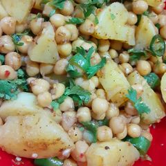 A picture of Cholay chaat.
