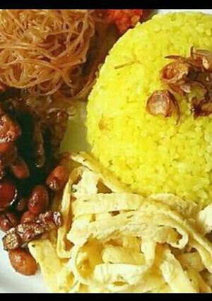 Foto resep Nasi kuning (HomeMade) 😊😙