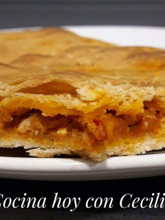 Una foto de Empanada de atún y tomate
