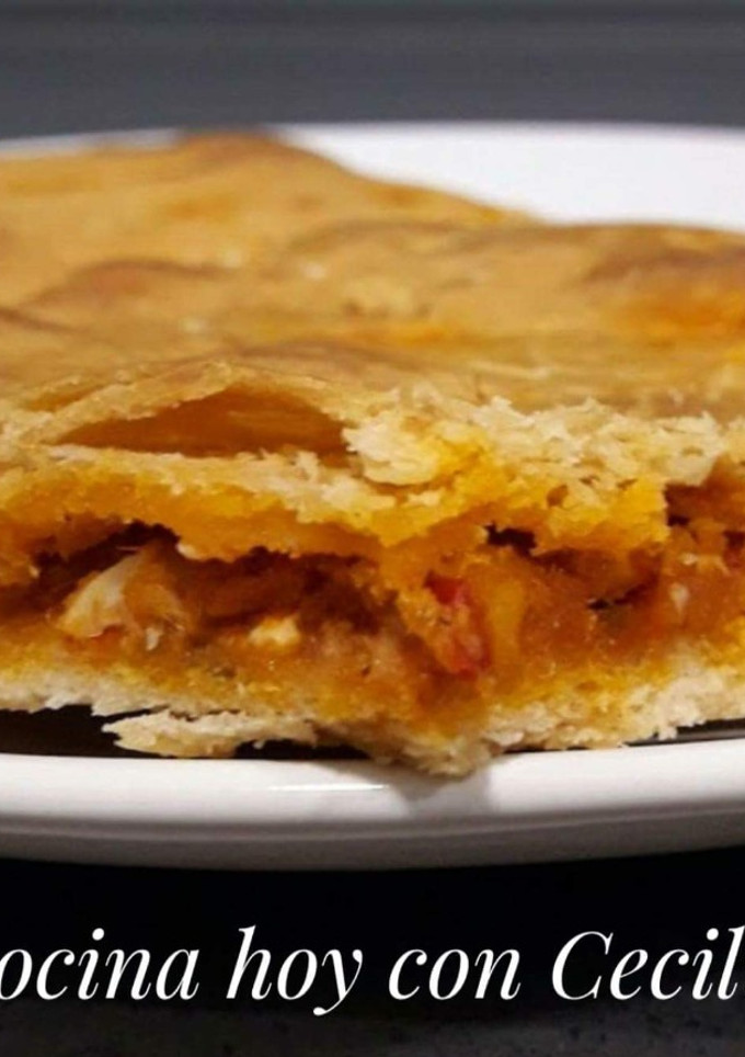 Una foto de Empanada de atún y tomate