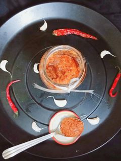 राजस्थानी लहसुन की चटनी (Rajasthani lahsun ki chutney recipe in Hindi) रेसिपी मुख्य फोटो