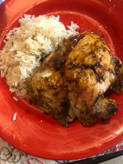 Una foto de Arroz revuelto y pollo a la barbacoa !