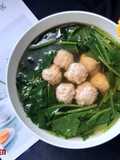 Canh cải bó xôi nấu thịt viên