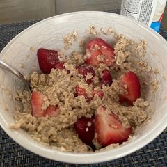 A picture of Strawberry oatmeal.