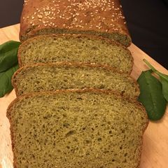 A picture of Spinach bread loaf.