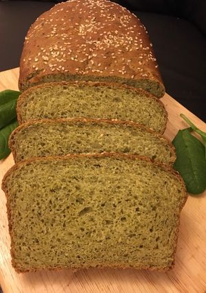 A picture of Spinach bread loaf.
