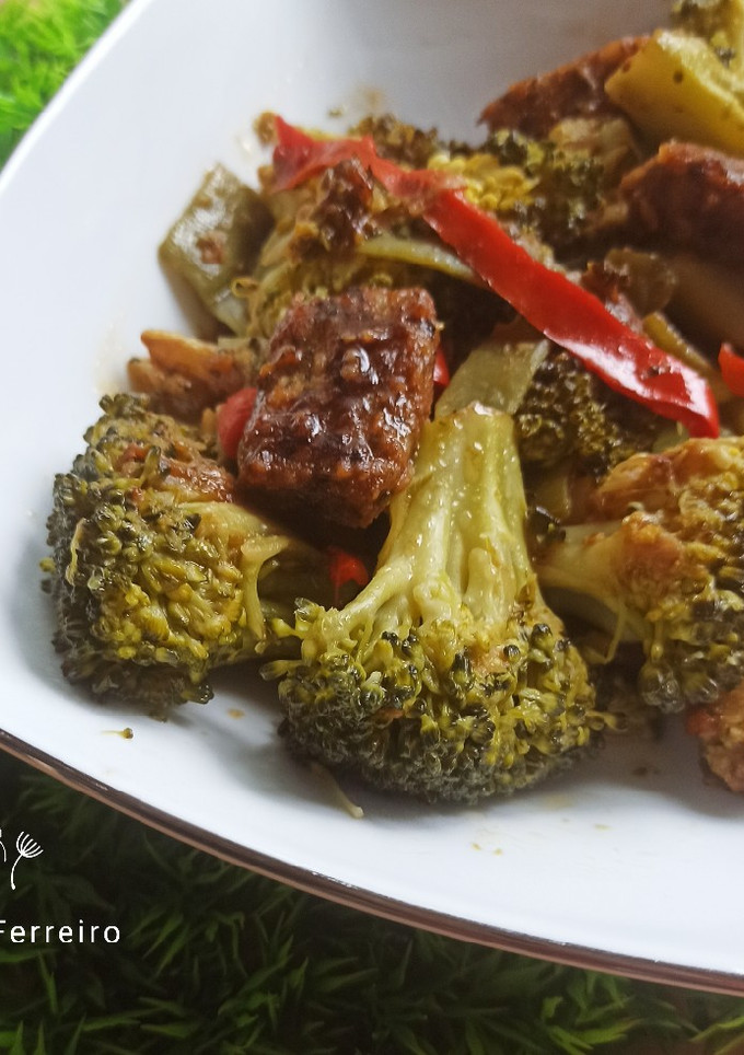 Una foto de Salteado verde con tofu de espinacas y salsa de soja