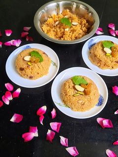 नैवेद्याचा शिरा (Prasadacha Sheera Recipe In Marathi) रेसिपी चे मुख्य फोटो 