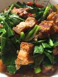 คะน้าหมูกรอบ(หมูกรอบ จากหม้อทอดไร้น้ำมัน)