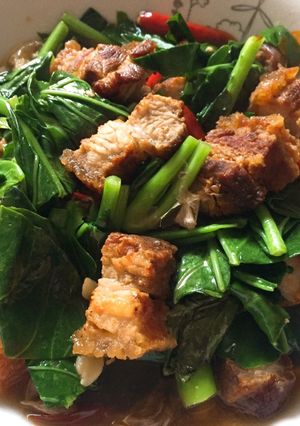 รูปของ คะน้าหมูกรอบ(หมูกรอบ จากหม้อทอดไร้น้ำมัน)