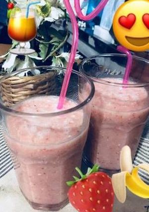 Una foto de Jugó de frutilla, banana y almendras