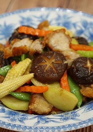 รูปของ ผัดผักรวมหมูกรอบ