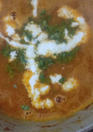 A picture of Onion and tomato gravy.