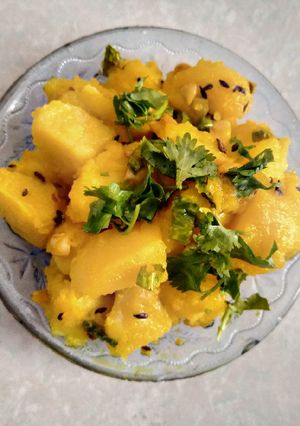 બટાકા ની સુકી ભાજી નું શાક (Bataka Suki Bhaji Shak Recipe In Gujarati) રેસીપી મુખ્ય ફોટો