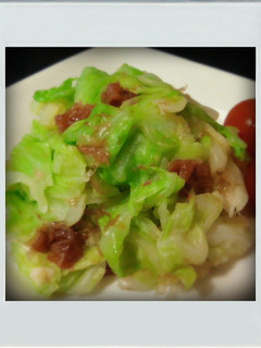 A picture of ■Easy Side Dish■ Umeboshi and Bonito Flake Cabbage for Large Batches.