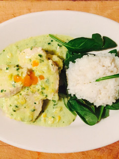 Una foto de Pechuga de pollo con crema de Elote y Espinaca