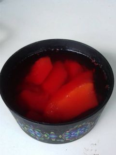 Una foto de Postre de gelatina y frutas
