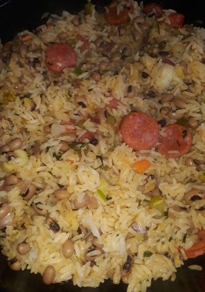Una foto de Arroz con frijoles y chorizo