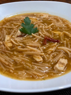Una foto de Fideos con Pollo