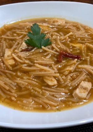 Una foto de Fideos con Pollo