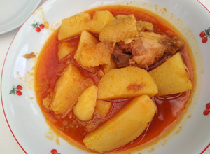 Kakaspörkölt bográcsban recept fotója