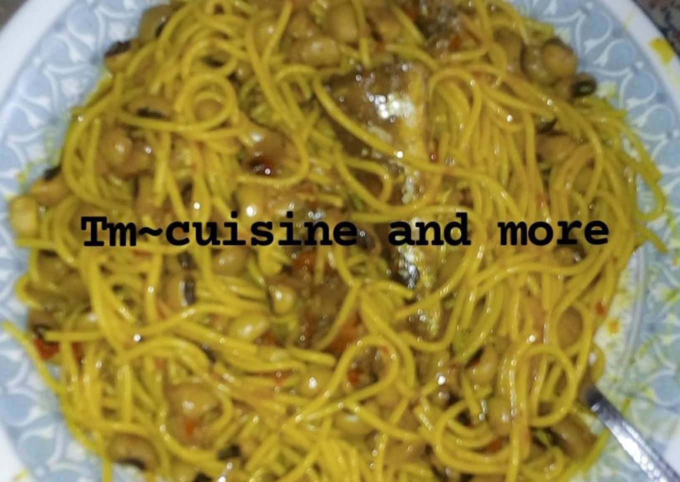 Jellof spaghetti and beans