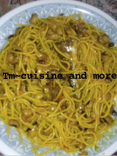 A picture of Jellof spaghetti and beans.