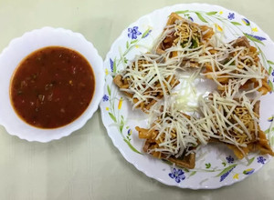 A picture of Italian pasta canapes chaat.