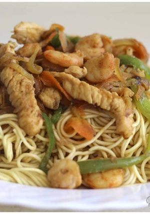 Foto principal de Noodles con gambas y pollo