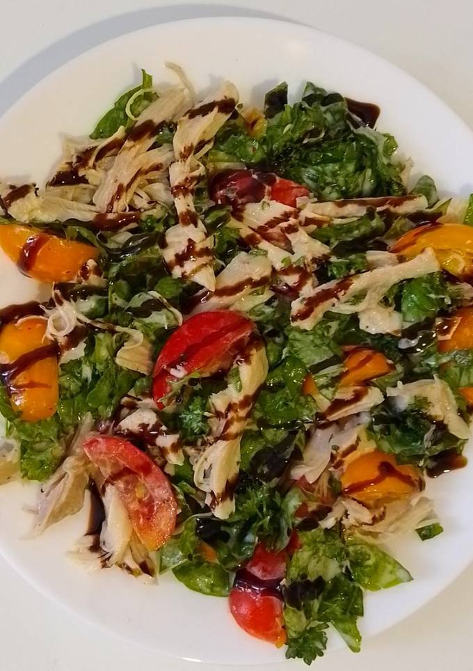 Страви з куркою: салат з помідорами