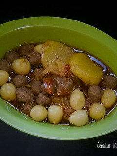 Foto resep Semur Bola Bola Daging Telur Puyuh