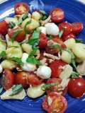 Ensalada de gnocchi caprese