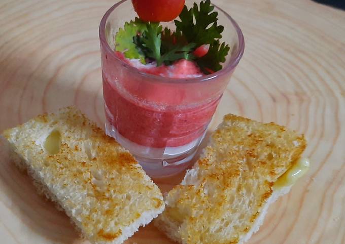 Tomato beetroot soup shooter with cheese bread