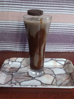 A picture of Oreo milk shake.